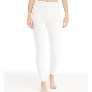 NWT SPANX- Distressed Ankle Skinny Jeans White